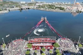 Merah Putih 7.900 Meter Membentang di Pantai Losari