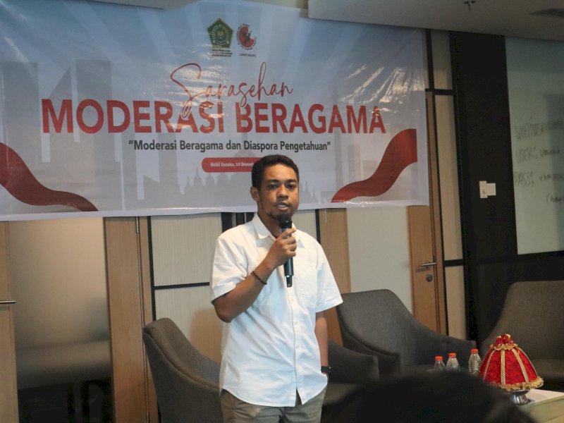 Direktur Lapar Sulsel, Muh. Iqbal Arsyad, saat memberikan sambutan saat pembukaan sarasehan moderasi beragama di Hotel Vasaka Kota Makassar, Sabtu (14/12/2024). @Jejakfakta/Samsir