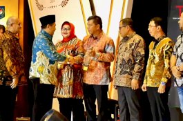 Bupati Andi Utta Terima Penghargaan Apresiasi Kinerja Pelayanan Publik dari Kemendagri