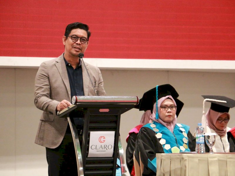 Wakil Bupati Bulukumba Andi Edy Manaf, saat memberikan sambutan pada Wisuda Sekolah Tinggi Ilmu Kesehatan (STIKES) Panrita Husada Bulukumba menggelar wisuda yang ke 13 tahun akademik 2023/2024 di Makassar, Kamis (12/12/2024). @Jejakfakta/Istimewa