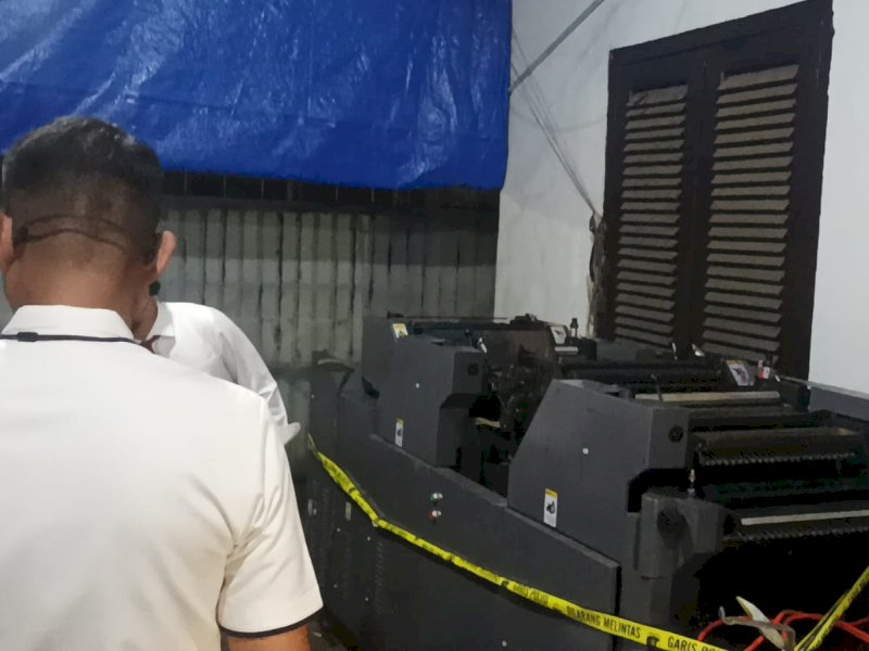 Barang bukti mesi pencetak uang palsu yang diamankan di Polres Gowa, Senin (16/12/2024) malam.&nbsp;@Jejakfakta/Istimewa