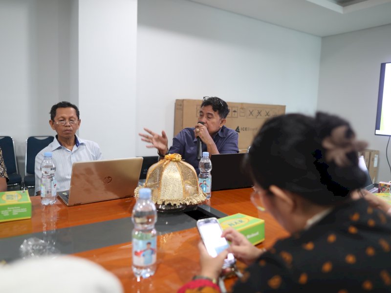 Dr. Muliadi Mau, M.Si, dan Dr. Khaerul Mannan, SH., MH jadi pemateri Pengenalan Standar Penyelesaian Sengketa Informasi Publik, kepada Pejabat Pengelola Informasi dan Dokumentasi (PPID) OPD Kota Makassar. @Jejakfakta/Istimewa