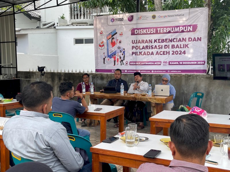 Diskusi Terpumpun bertema "Ujaran Kebencian dan Polarisasi di Balik Pilkada Aceh 2024" yang digelar di Sirnagalih Coffee Shop, depan Sekretariat AJI Banda Aceh, Kamis (19/12/2024). @Jejakfakta/Istimewa