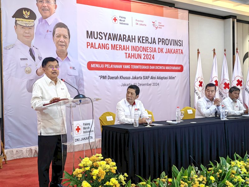 Ketua Umum Palang Merah Indonesia (PMI), Jusuf Kalla (JK),  saat membuka Musyawarah Kerja Propinsi Palang Merah Indonesia (PMI) Daerah Khusus Jakarta di Hotel Tavia Cempaka Putih, Jakarta, Sabtu (21/12/2024). @Jejakfakta/Media PMI