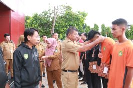 Bupati Andi Utta Serahkan Penghargaan kepada Atlet Tinju Bulukumba
