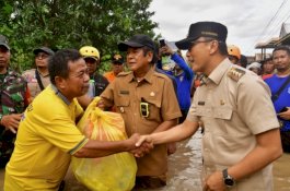 Tinjau Lokasi Banjir, Pj Gubernur Sulsel Apresiasi Langkah Tanggap Darurat Banjir di Soppeng