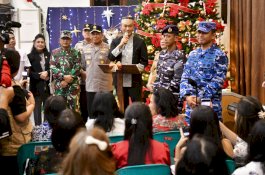 Pantau Misa Natal di Makassar, Pj Gubernur Zudan Arif Sampaikan Pesan Damai