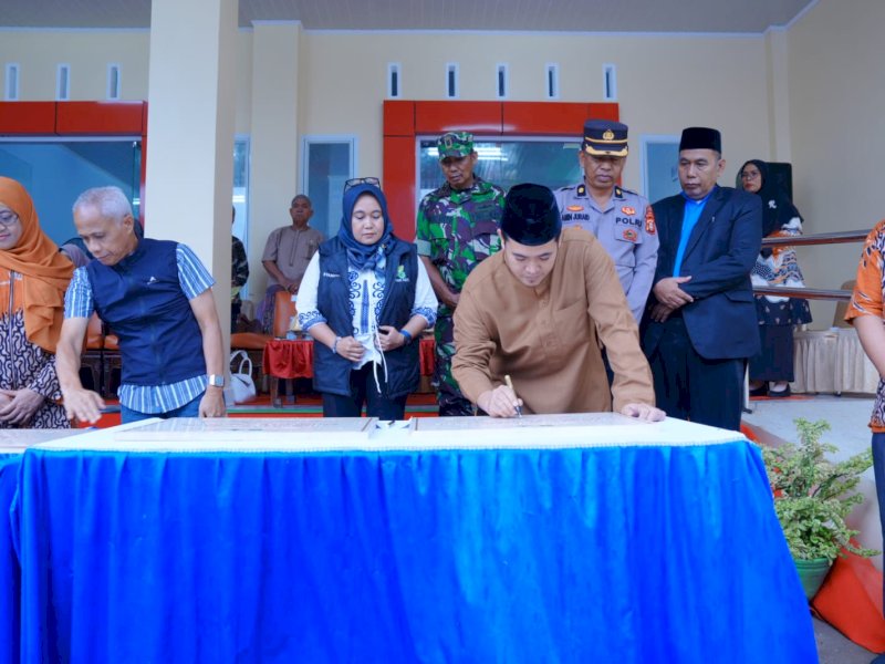 Bupati Pangkep, Muhammad Yusran Lalogau (MYL) meresmikan sejumlah proyek strategis sektor Kesehatan yang dilaksanakan di Puskesmas Kota Pangkajene, Jalan Andi Burhanuddin, Kelurahan Jagong, Sabtu (28/12/2024). @Jejakfakta/Istimewa