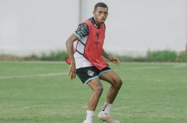 Terinspirasi Sayuri Bersaudara, Karel Rizald Iek Siap Cemerlang di PSM Makassar