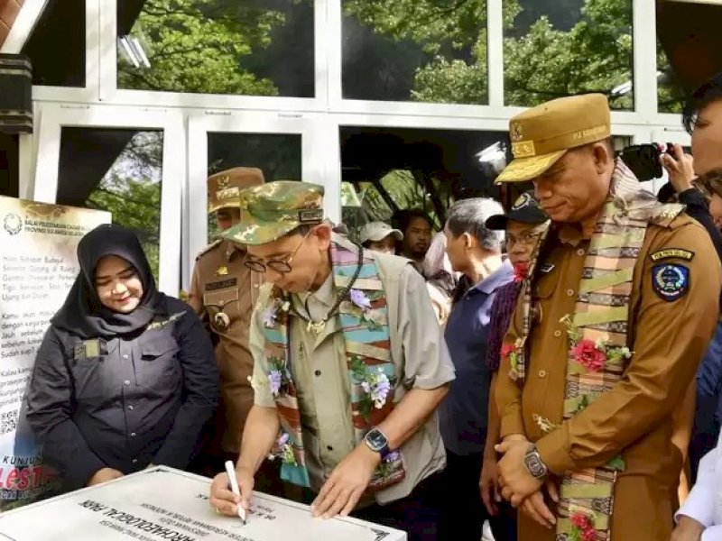 Menteri Kebudayaan RI, Fadli Zon, meresmikan Leang-Leang Archaeological Park di Kecamatan Bantimurung, Kabupaten Maros, Sulawesi Selatan, pada Selasa (14/1/2025). @Jejakfakta/Humas Pempov Sulsel