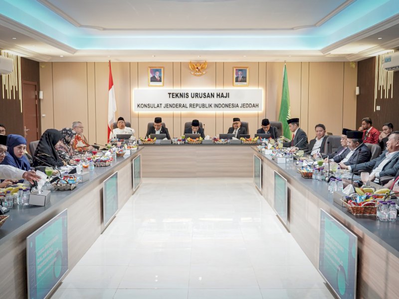 Menag RI Nasaruddin Umar usai memimpin rapat di Kantor Urusan Haji (KUH) Konsulat Jenderal RI di Jeddah, Rabu (15/1/2025). @Jejakfakta/Istimewa