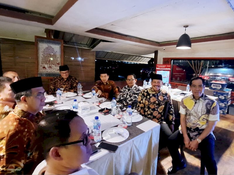 Kepala Kanwil Kemenag Sulsel, H. Ali Yafid menhadiri malam ramah tamah peringatan Hari Amal Bhakti (HAB) Kemenag ke-79, yang juga dirangkaikan dengan Rapat Koordinasi (Rakor) pejabat administrator lingkup Kanwil Kemenag Sulsel, di Toraja Utara, Jumat (17/1/2025). @Jejakfakta/dok. Istimewa
