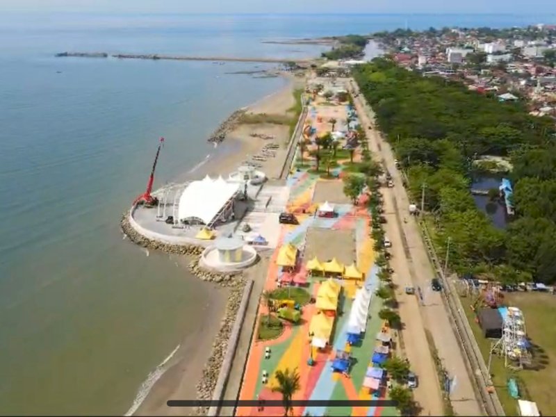 Pantai Merpati Bulukumba, ikon baru fasilitas publik di kawasan perkotaan. @Jejakfakta/dok. Humas Pemkab Bulukumba