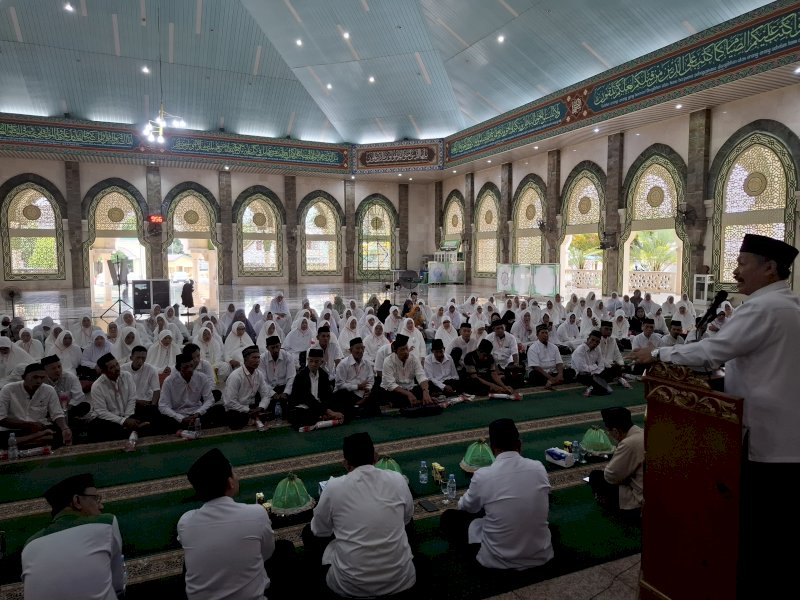 Kakanwil Kemenag Sulawesi Selatan, H. Ali Yafid, secara resmi membuka bimbingan manasik haji Kabupaten Maros tahun 2025 di Masjid Agung Maros, Selasa (21/1/2025). @Jejakfakta/Kemenag