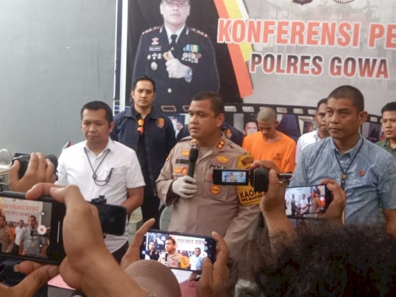 Kapolres Gowa, AKBP Reonald Simanjuntak, saat memberikan keterangan pers kepada wartwan di Polres Gowa, Rabu (22/1/2025). @Jejakfakta/Samsir