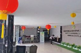 Kakanwil Kemenag Sulsel Hiasi Kantor dengan Ornamen Imlek, Doakan Umat Konghucu