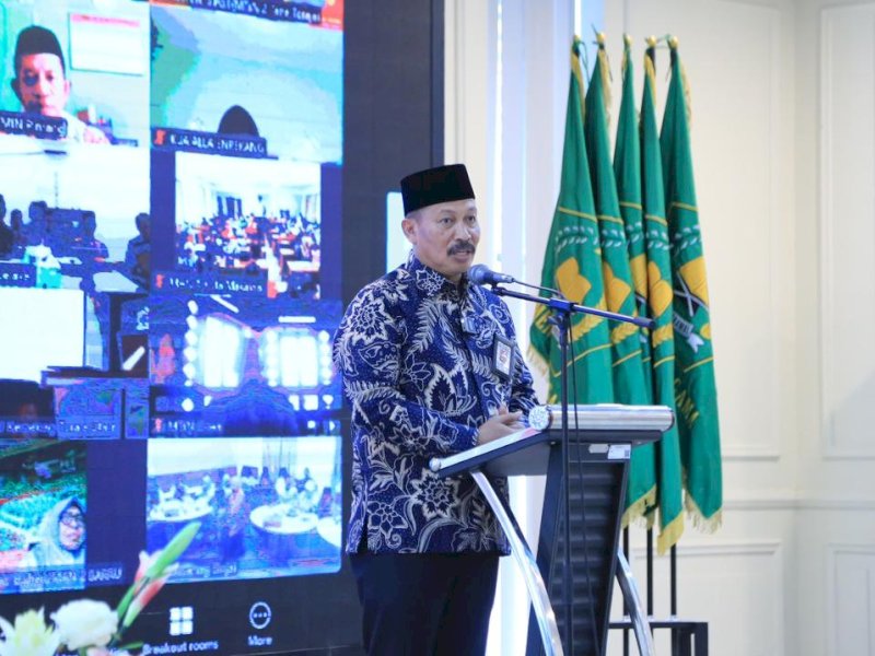 Kakanwil Kemenag Sulsel, H. Ali Yafid, resmi meluncurkan program asta aksi di Aula Lantai 2 Kantor Wilayah Kemenag Sulsel, Jl. Nuri 53 Makassar, Jumat (31/1/2025). @Jejakfakta/Istimewa