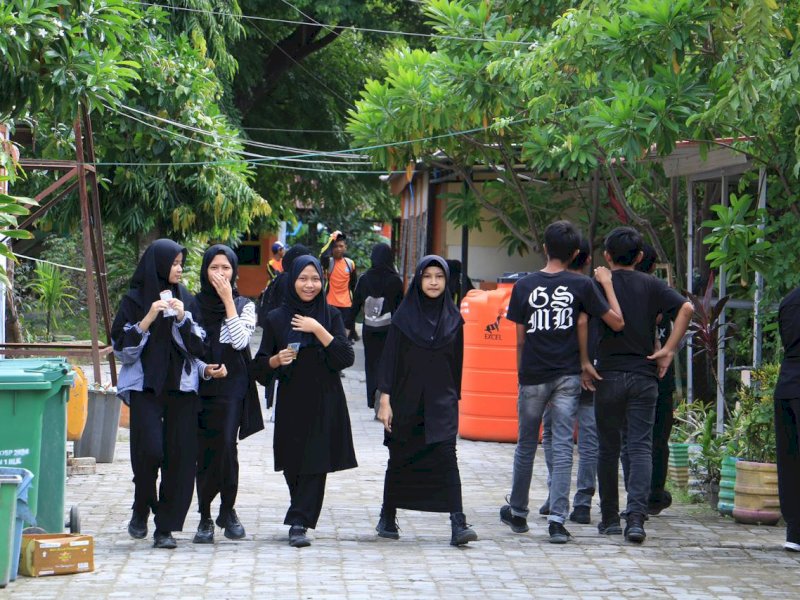 Dalam rangka menyambut Hari Jadi Kabupaten Bulukumba ke 65 tahun 2025, para siswa tingkat PAUD, Sekolah Dasar dan Sekolah Menengah Pertama diimbau mengenakan pakaian hitam ke sekolah. @Jejakfakta/Istimewa