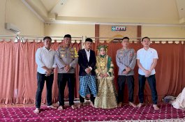 Cinta Tak Terhalang Jeruji, Tahanan Menikah di Masjid Polres Polman