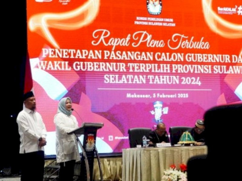 Andi Sudirman Sulaiman-Fatmawati Rusdi (ASS-Fatma), saat menghadiri rapat pleno terbuka penetapan pasangan pemenang Pilgub Sulsel 2024 di Hotel Claro, Makassar, Rabu (5/2/2025) malam. @Jejakfakta/Istimewa
