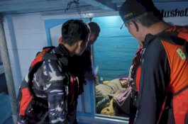Tim SAR Berhasil Evakuasi 18 Penumpang Kapal KM. Nuraila yang Terombang-Ambing di Perairan Pulau Polassi