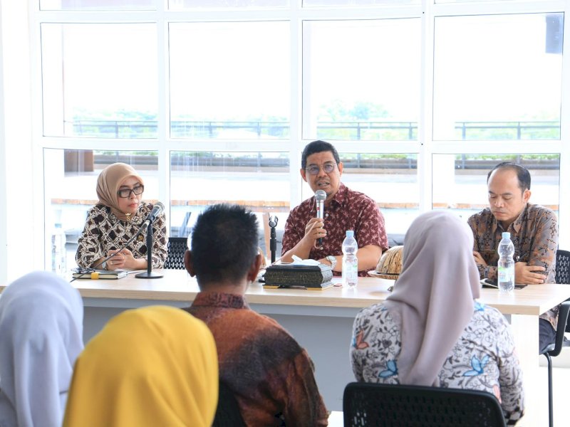 Wakil Bupati Bulukumba, Andi Edy Manaf, memimpin rapat koordinasi pasokan pangan dan lonjakan harga jelang Ramadan digelar di Aula Gedung Pinisi Bulukumba, Kamis (6/2/2025). @Jejakfakta/Humas Pemkab Bulukumba