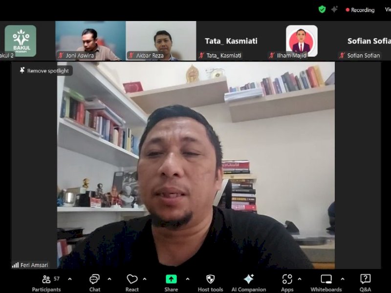 Ahli Hukum Tata Negara Universitas Andalas Feri Amsari, salah satu narasumber, saat Diskusi Publik &ldquo;Timang Tambang Kampusku Sayang&rdquo; yang digelar Bakul Pemimpi secara virtual, Sabtu, (8/2/2025). @Jejakfakta/Tangkapan Layar