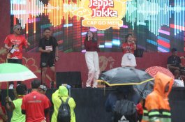 Singer Performance Fitri Meriahkan Heritage Run di Tengah Hujan Deras