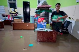 Kantor Kemenag Maros Terendam Banjir Setinggi Dada Orang Dewasa