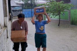 Bosowa Peduli Jadi yang Pertama Salurkan Paket Bantuan untuk Korban Banjir Makassar