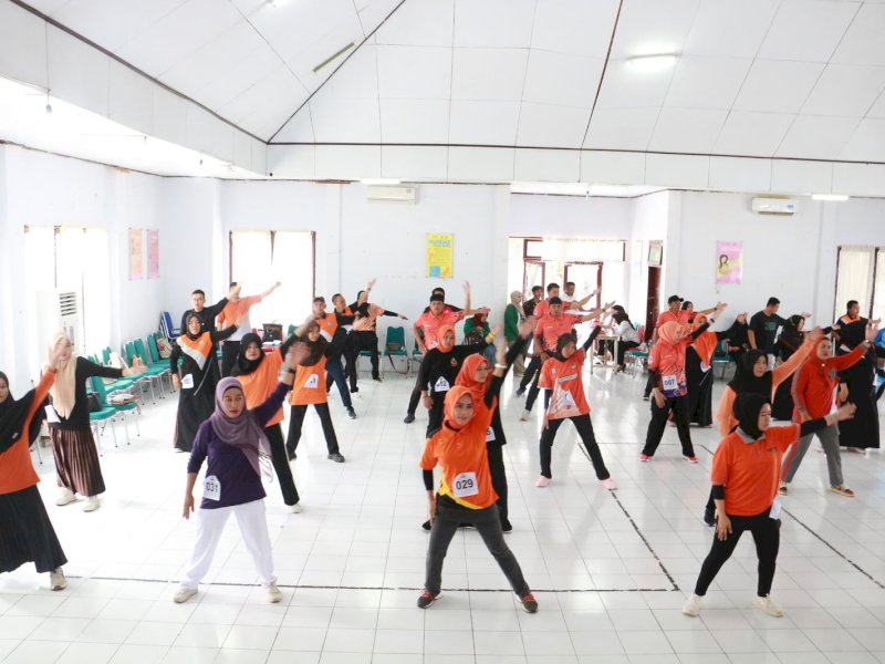 Pelatihan Senam Anak Indonesia Hebat, sebuah program inovatif yang bertujuan meningkatkan kesehatan dan membentuk karakter anak sejak dini di Gedung PKK Bulukumba, Rabu (12/2/2025). @Jejakfakta/Istimewa