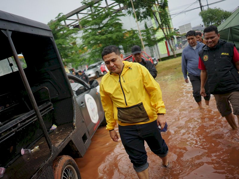 Walikota Makassar terpilih, Munafri Arifuddin (Appi), saat memantau kondisi banjir beberapa waktu lalu. @Jejakfakta/Istimewa