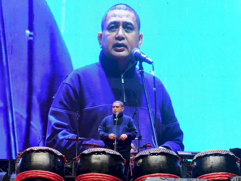 Wali Kota Makassar terpilih, Munafri Arifuddin, saat menghadiri puncak perayaan Imlek 2576 Kongzili yang berlangsung meriah di sepanjang Jalan Sulawesi, Makassar, pada Rabu (12/2/2025). @Jejakfakta/Reza Arifuddin