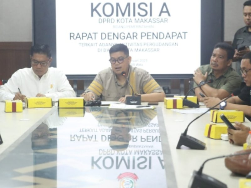 Komisi A DPRD Makassar saat menggelar RDP terkait gudang dalam kota, Rabu (12/2/2025). @Jejakfakta/Foto: Humas DPRD Makassar