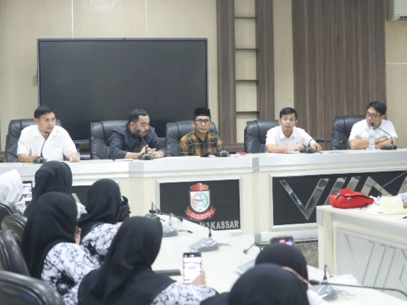 Suasana RDP bersama tenaga pendidik terkait penudaan pembayaran sertifikasi guru beberapa waktu lalu. @Jejakfakta/Humas DPRD Makassar