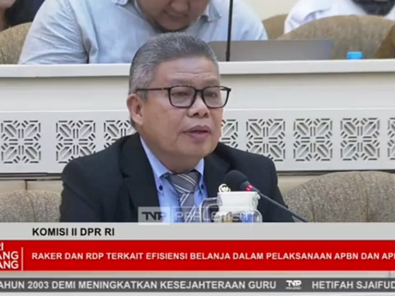 Anggota Komisi II DPR RI dari Fraksi Golkar, Taufan Pawe, dalam rapat Komisi II DPR bersama pemerintah menyoal efisiensi anggaran di kantor DPR, Senayan, Jakarta, Rabu (12/2/2025) lalu. @Jejakfakta/Tangkapan Layar 