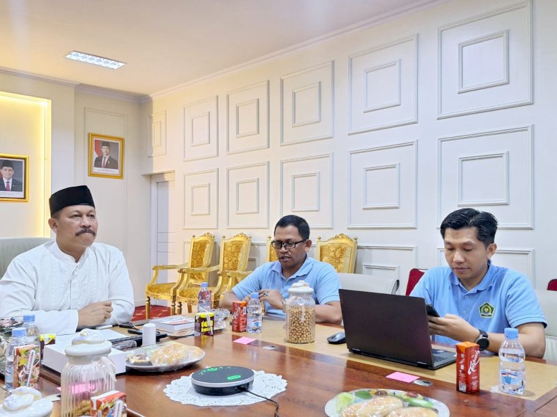Kakanwil Kemenag Sulsel H. Ali Yafid, saat  rapat koordinasi yang secara khusus membahas pembagian dan penetapan kloter embarkasi UPG-Makassar. @Jejakfakta/Istimewa