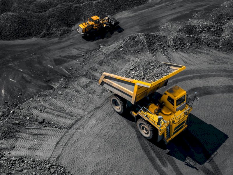 Ilustrasi tambang. YLBHI menolak keras pengesahan revisi UU Minerba yang memuluskan agenda perampasan tanah rakyat, pengrusakan lingkungan, dan kooptasi institusi perguruan tinggi. (SHUTTERSTOCK/PARILOV)
