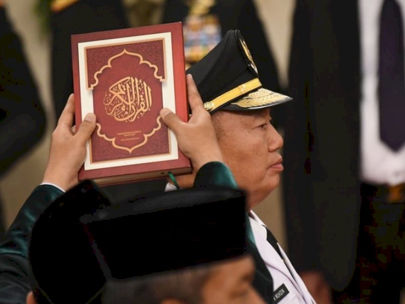Ilustrasi. Gubernur Kalimantan Selatan untuk sisa masa jabatan 2021-2024 Muhidin mengucapkan sumpah jabatan saat pelantikan di Istana Negara, Jakarta, Senin (16/12/2024). Presiden Prabowo Subianto melantik Muhidin sebagai Gubernur Kalsel dalam sisa masa jabatan 2021-2024 untuk menggantikan Sahbirin Noor yang mengundurkan diri. ANTARA FOTO/Aditya Pradana Putra/YU