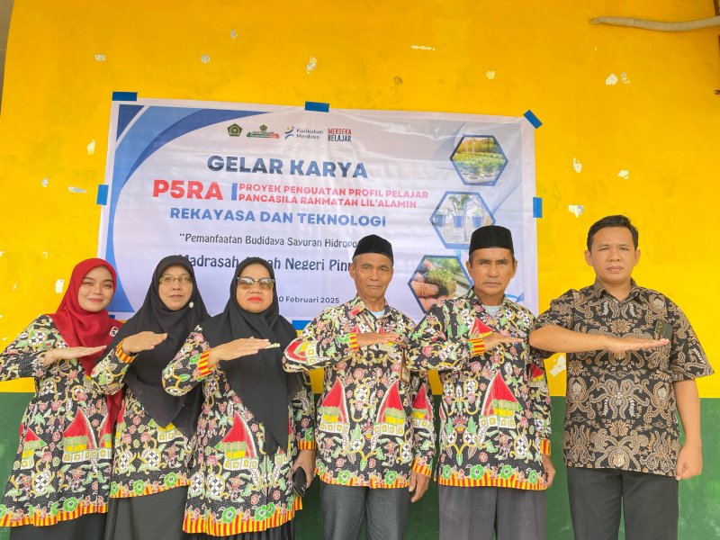 - Madrasah Aliyah Negeri (MAN) Pinrang menggelar kegiatan Karya P5 (Projek Penguatan Profil Pelajar Pancasila) dan P2RA (Profil Pelajar Rahmatan Lil&rsquo;alamin) pada Kamis, (20/2/2025). @Jejakfakta/Istimewa
