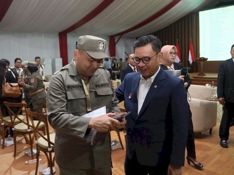 Wali Kota Makassar, Munafri Arifuddin bertemu sekaligus tatap muka berdua Gubernur Lembaga Ketahanan Nasional (Lemhanas), Dr. H. TB. Ace Hasan Syadzily, M.Si, saat mengikuti kegiatan orientasi kepemimpinan (retret) selama sepekan di Akademi Militer (Akmil) Magelang, Jawa Tengah. @Jejakfakta/Istimewa