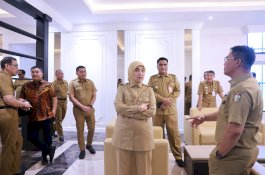 Hari Pertama Berkantor, Aliyah Kunjungi Ruang Kerja dan Sapa Jajaran Pemkot&nbsp;