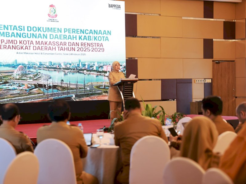 Wakil Wali Kota Makassar Aliyah Mustika Ilham membuka Orientasi dokumen perencanaan pembangunan daerah kab/kota.
RPJMD kota makassar dan renstra perangkat daerah tahun 2025-2029 di Aston Hotel, Senin (24/2/2025). @Jejakfakta/Humas Pemkot Makassar