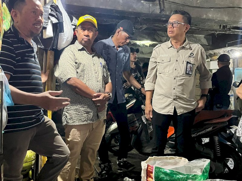 Ombudsman RI Perwakilan Sulawesi Selatan melakukan inspeksi kesiapan fasilitas dan pemantauan harga kebutuhan pokok menjelang ramadan di Pasar Terong, Makassar, pada Jumat (28/22025).&nbsp;@Jejakfakta/Istimewa
