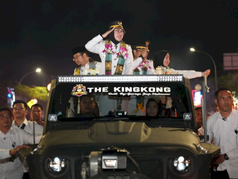 Suasana penyambutan Bupati Gowa, Sitti Husniah Talenrang dan Wakil Bupati Gowa, Darmawangsyah Muin di Kabupaten Gowa setelah mengikuti Retreat, Jum'at (28/2) malam. @Jejakfakta/Istimewa