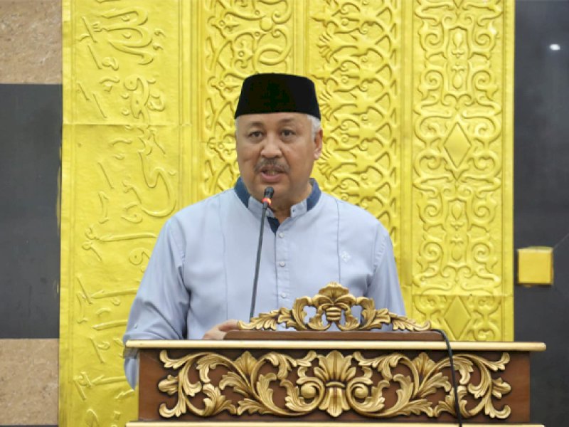 Bupati Pinrang, Andi Irwan Hamid menghadiri Salat Tarawih malam ketiga Ramadan 1446 H di Masjid Agung Al-Munawwir, Ahad (02/03/2025). @Jejakfakta/Foto: Humas Pemkab Pinrang