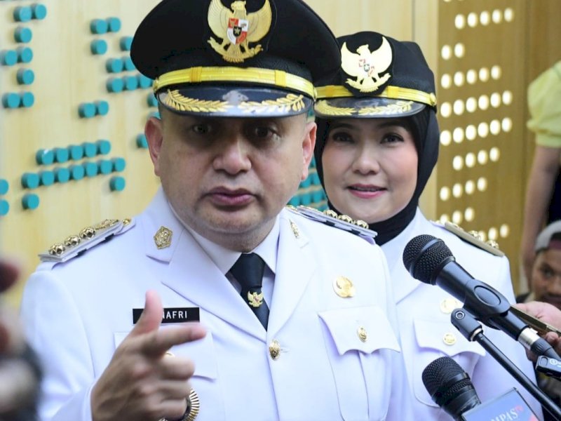 Wali Kota Makassar dan Wakil Wali Kota Makassar, Munafri Arifuddin-Aliyah Mustika Ilham memberikan keterangan pers usai serah terima Jabatan di Kantor DPRD Makassar Jl AP Pettarani, Senin (3/3/2025). Appi akan prioritaskan pembangunan stadion tanpa menggunakan dana APBD. @Jejakfakta/Reza Arifuddin