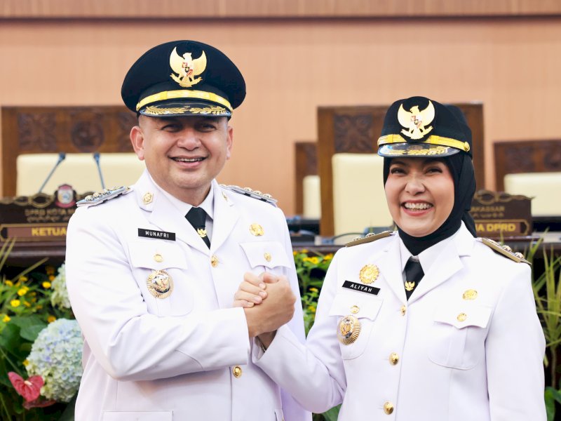 Wali Kota Makassar dan Wakil Wali Kota Makassar, Munafri Arifuddin-Aliyah Mustika Ilham usai serah terima Jabatan di Kantor DPRD Makassar Jl AP Pettarani, Senin (3/3/2025). Ptogram gratis seragam sekolah hingga sampah segera diterapkan. @Jejakfakta/Humas Pemkot Makassar