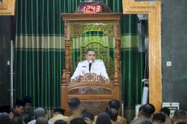 Munafri Arifuddin Kumandangkan Adzan di Masjid Balai Kota Makassar