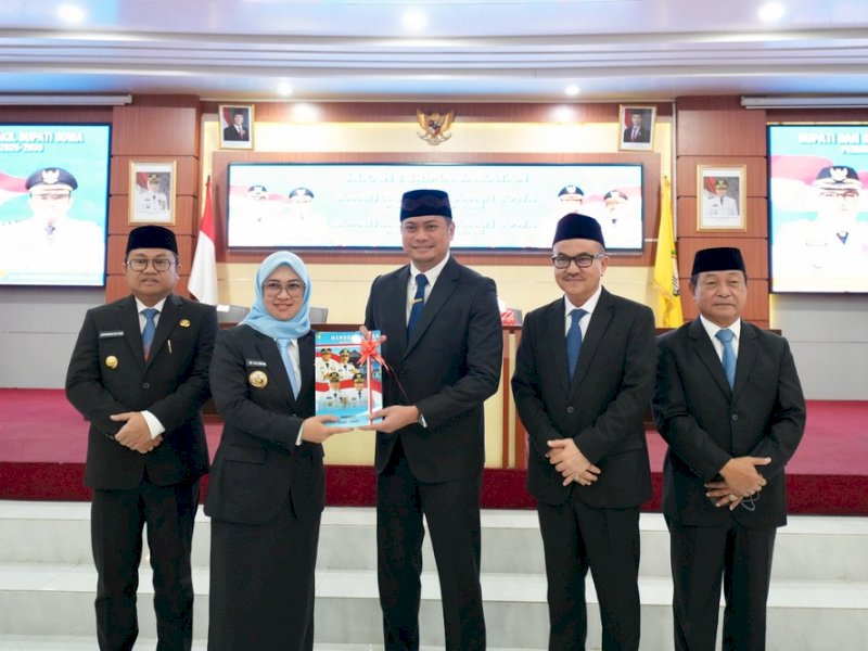 Serah terima jabatan (Sertijab) Bupati dan Wakil Bupati dari Adnan Purichta Ichsan dan Abdul Rauf Malaganni kepada Bupati dan Wakil Bupati baru, Sitti Husniah Talenrang dan Darmawangsyah Muin, di Aula Kantor Bupati Gowa pada Senin (3/3/2025). @Jejakfakta/Pemkab Gowa